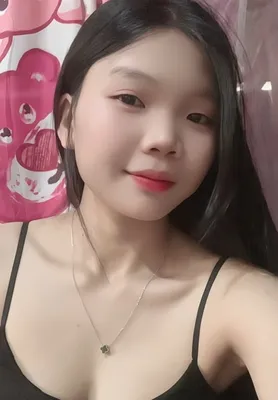Mina from Vietnam on a random video chat — live face-to-face conversation on AveolaWeb